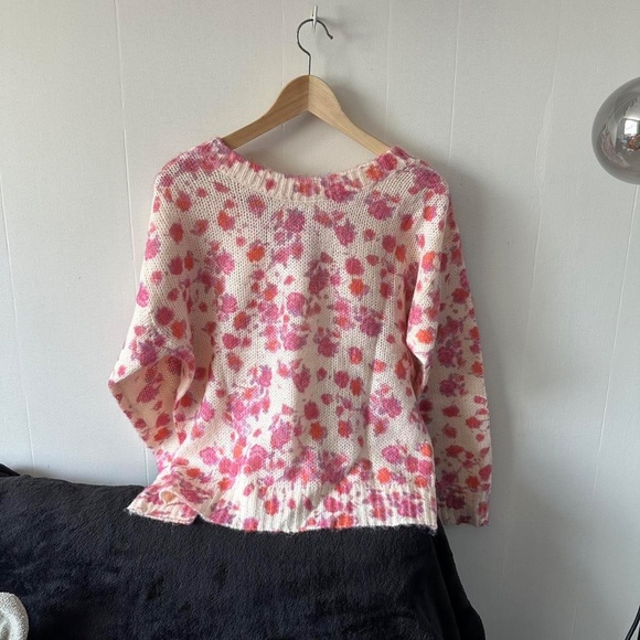 Soft pink floral v-neck sweater - Picture 5 of 8